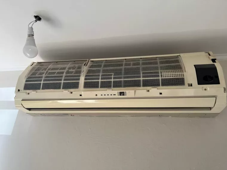 Faire entretenir et désinfecter une climatisation de maison pour éliminer des mauvaises odeurs et améliorer son fonctionnement, Orange, J.A.D.E