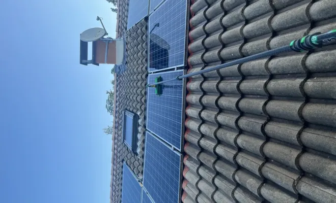 Nettoyage de 32 panneaux solaires à L'Oriole-du-Contat à l'eau osmosée, Orange, J.A.D.E