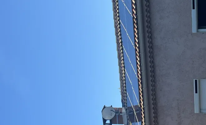 Nettoyage de 32 panneaux solaires à L'Oriole-du-Contat à l'eau osmosée, Orange, J.A.D.E