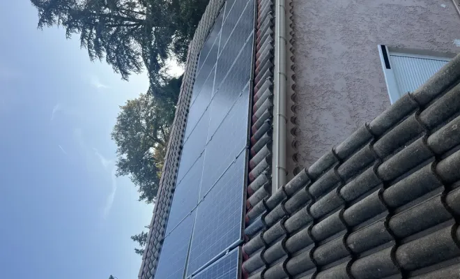 Nettoyage de 32 panneaux solaires à L'Oriole-du-Contat à l'eau osmosée, Orange, J.A.D.E