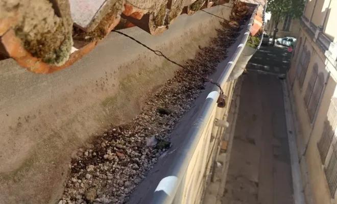 Nettoyage de gouttière sur la commune de Carpentras, Orange, J.A.D.E