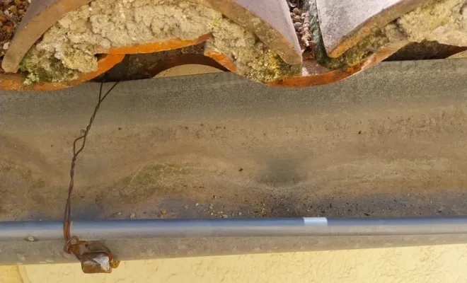 Nettoyage de gouttière sur la commune de Carpentras, Orange, J.A.D.E