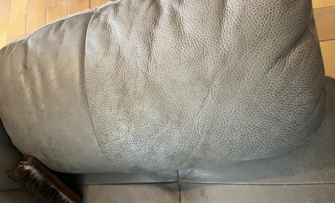 Grosse remise en état de fauteuils en cuir et microfibre à Nove, Orange, J.A.D.E