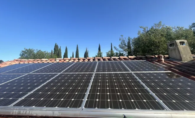 nettoyage des panneaux photovoltaïques très sales à Caromb, Orange, J.A.D.E