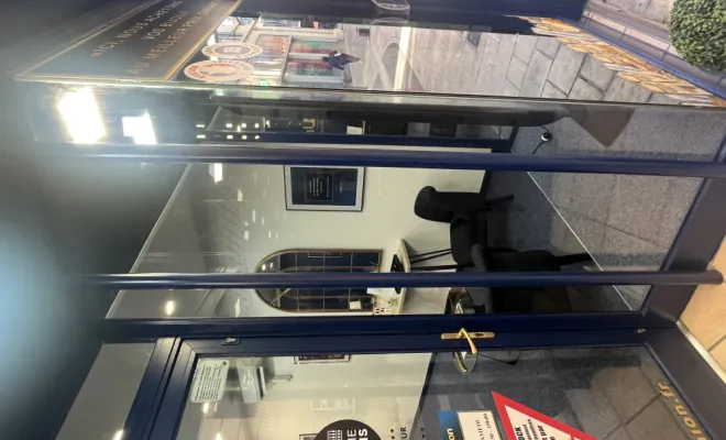 Nettoyage vitres et panneaux publicitaires , Orange, J.A.D.E