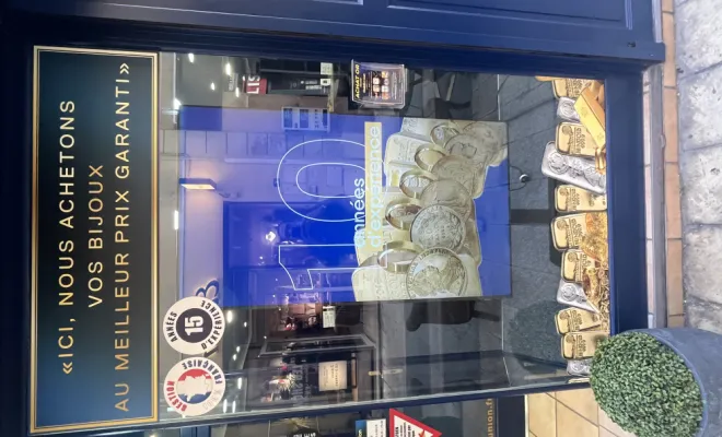 Nettoyage vitres et panneaux publicitaires , Orange, J.A.D.E