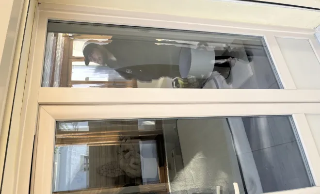 Nettoyage vitres et panneaux publicitaires , Orange, J.A.D.E